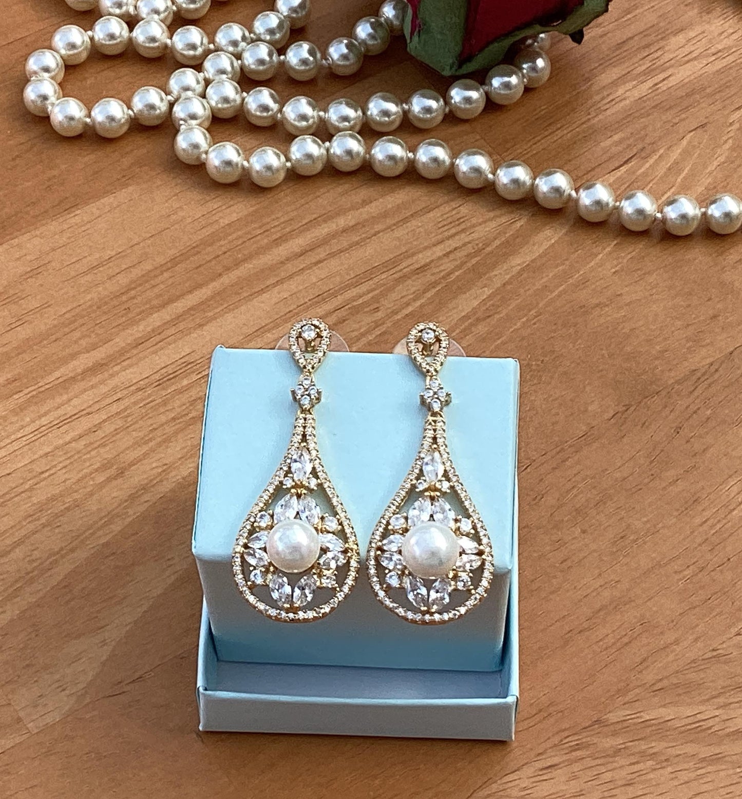 Earrings - Gold Pearl