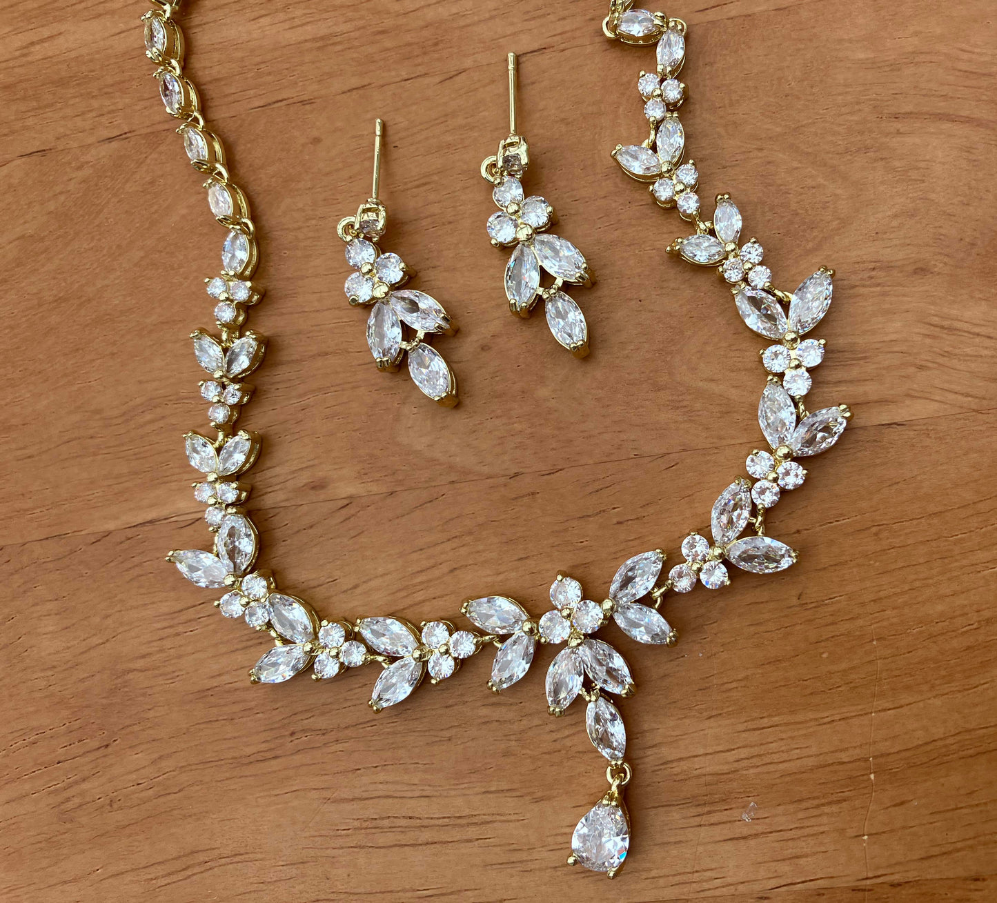 Necklace & Earring set - Gold