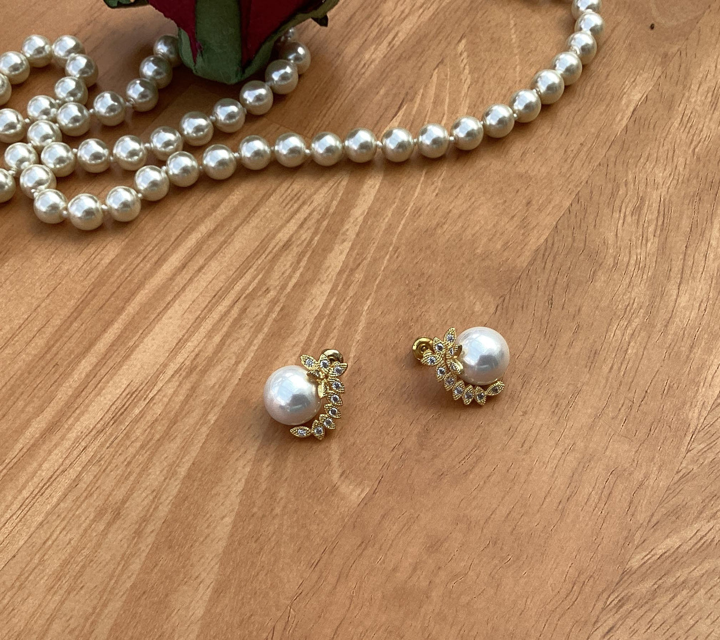Earrings - Gold Pearl
