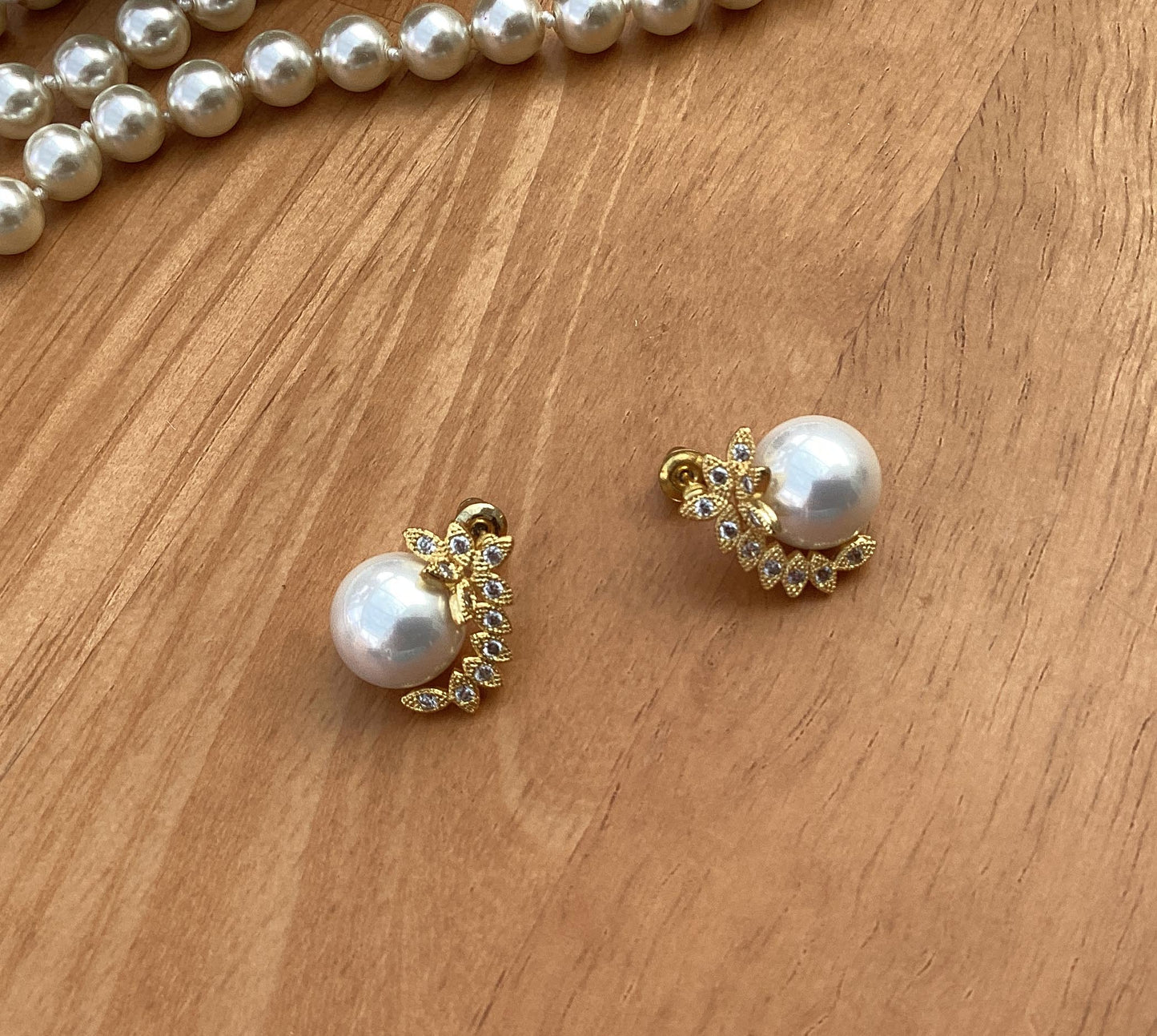 Earrings - Gold Pearl
