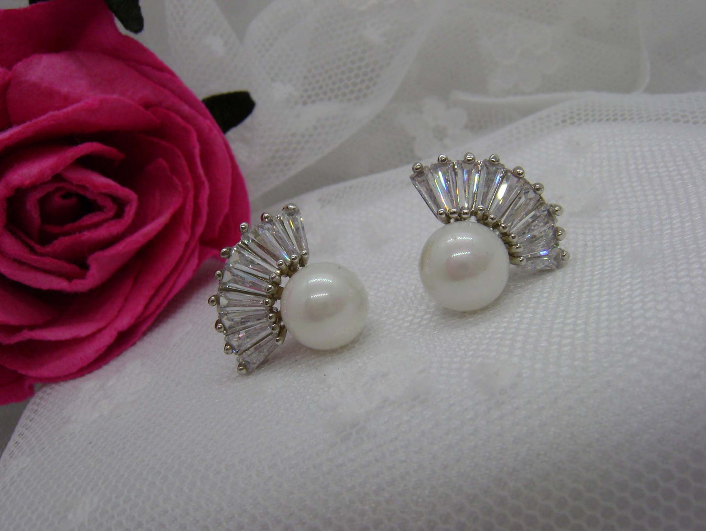 Earrings - Silver Pearl