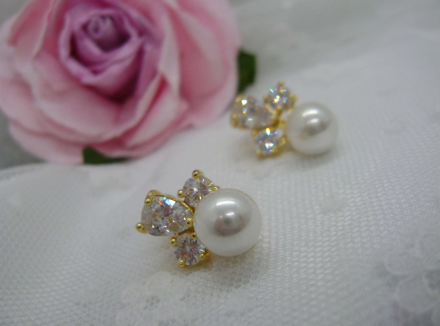Earrings - Gold Pearl