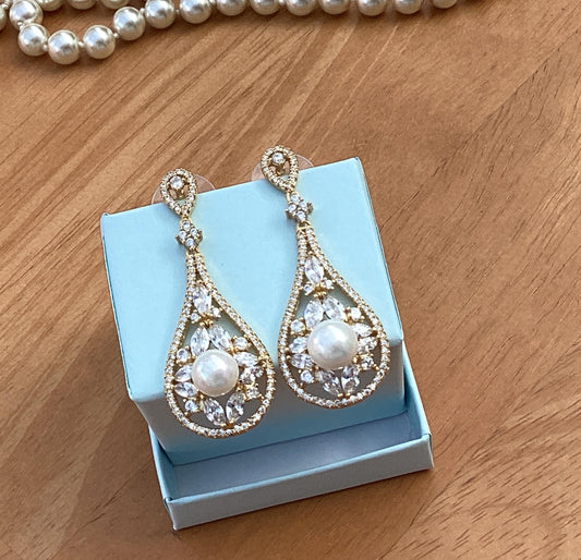 Earrings - Gold Pearl