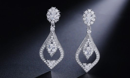 Earrings - Silver Vintage Style Crystal Drop