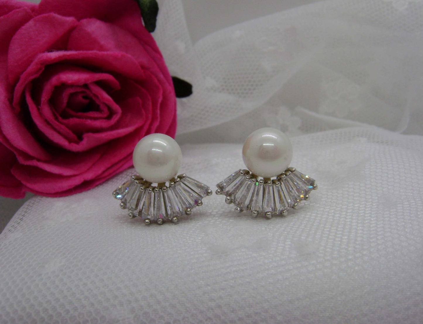 Earrings - Silver Pearl