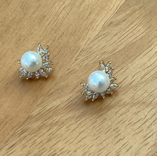 Earrings - Gold Pearl